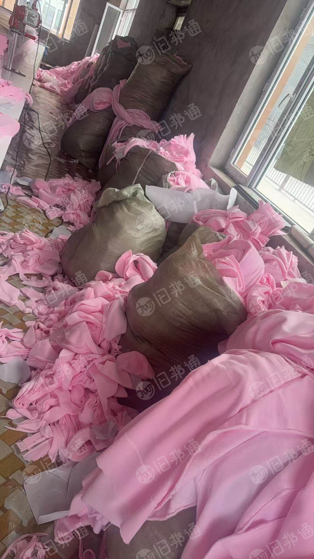长期出售废棉布，单面绒，纯棉的，服装厂下来的，现货几吨