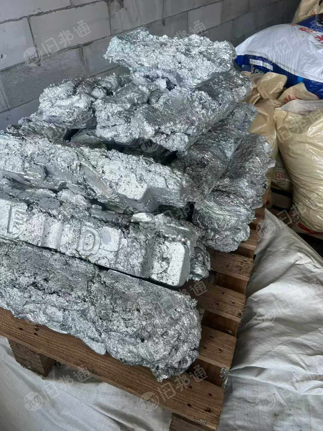 长期大量收购压铸，浇筑，锌渣，锌销