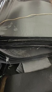 出售PE淋膜废料，汽车内饰边角料，现货有60-70吨，货在安徽亳州