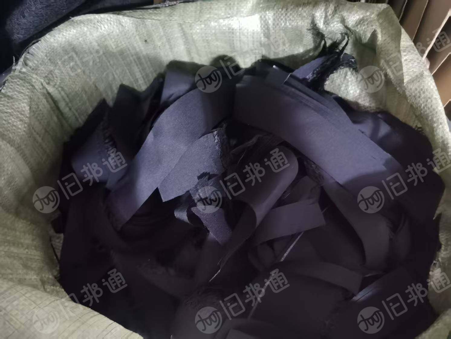 出售沙发厂下脚料，无纺布边角料，皮革边角料，有分开装，现货有9.63米一车，货在上海