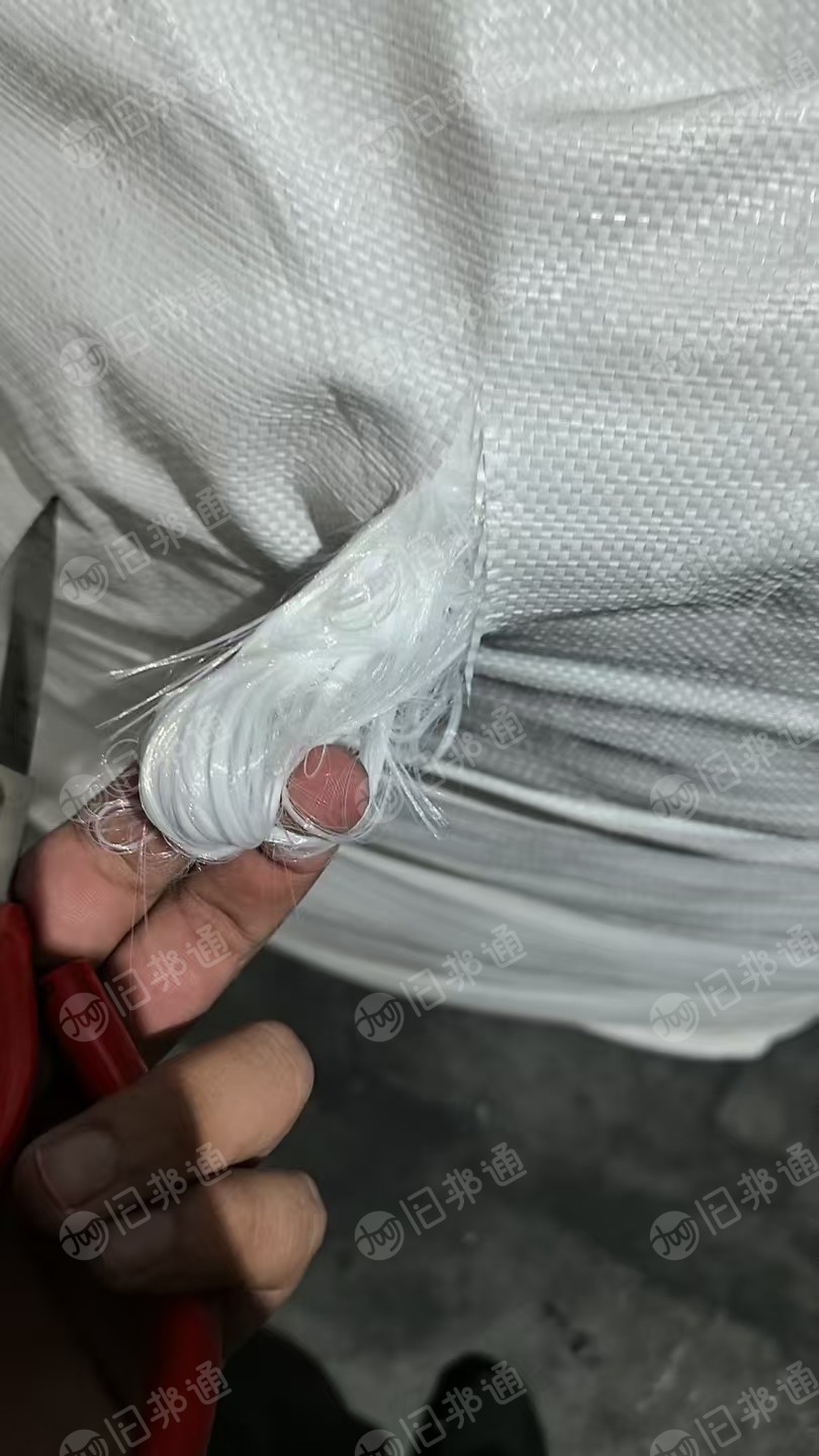 长期出售白色涤纶废丝，涤纶丝，熔体纺月供500吨，切片纺月供200-300吨，货在福建福州