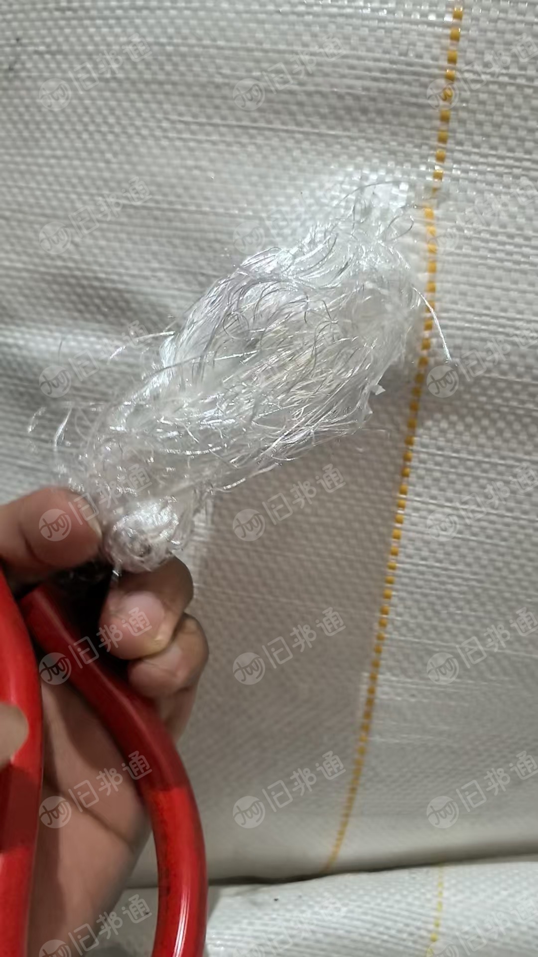 长期出售白色涤纶废丝，涤纶丝，熔体纺月供500吨，切片纺月供200-300吨，货在福建福州