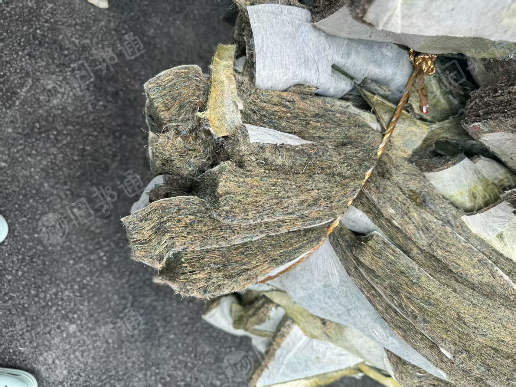 长期大量出售汽车坐垫框架下的边角料，汽车内饰料，月供200-300吨。货在安徽淮南
