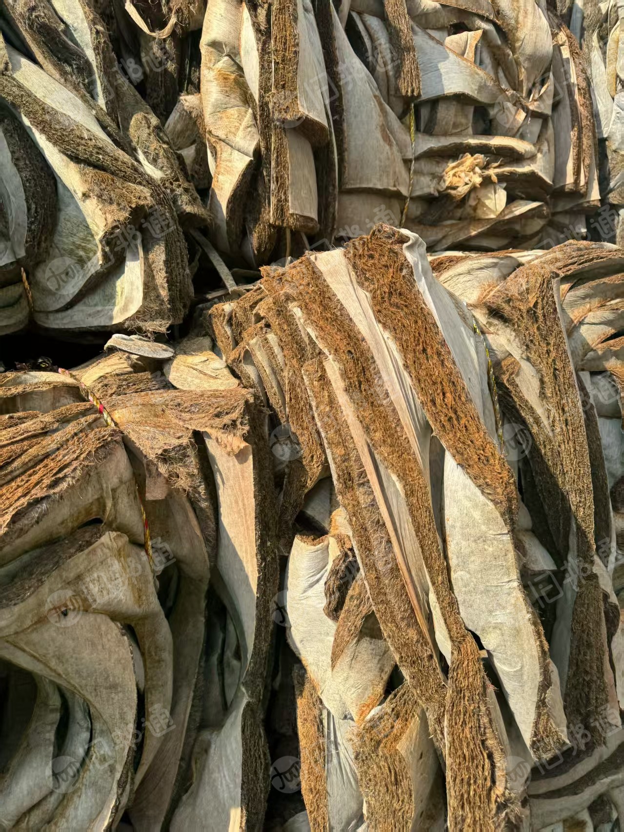 长期大量出售汽车坐垫框架下的边角料,汽车内饰料,月供200-300吨。货在安徽淮南