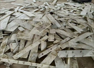 求购PP板材毛料，PE板材边角料，破碎用