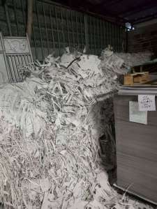 出售服装板切下来的黄芯白卡纸边料,不带膜