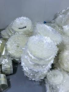 长期出售手机厂下来PET膜废料，扫把丝料