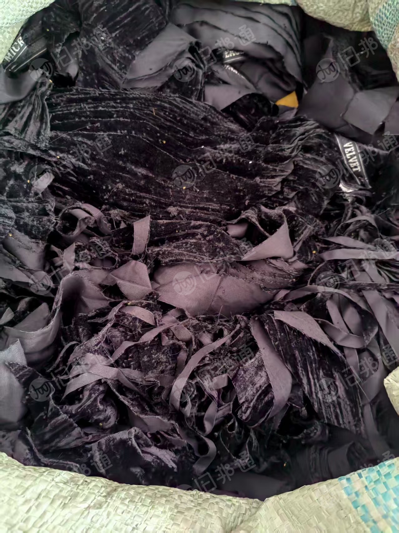 长期出售服装厂下来的涤纶废布，氨纶废布统货，现货四吨左右