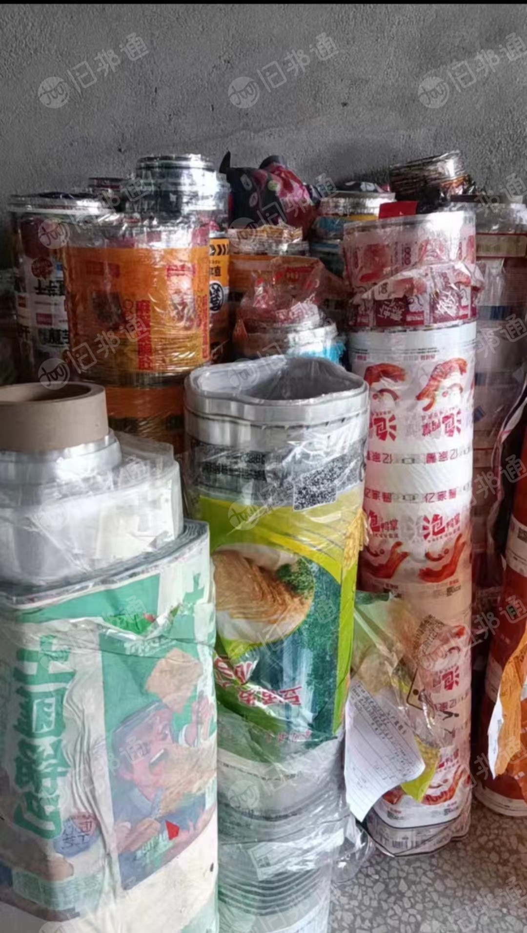 长期出售pet花膜打绳料，现货12吨左右，月供10-20吨左右
