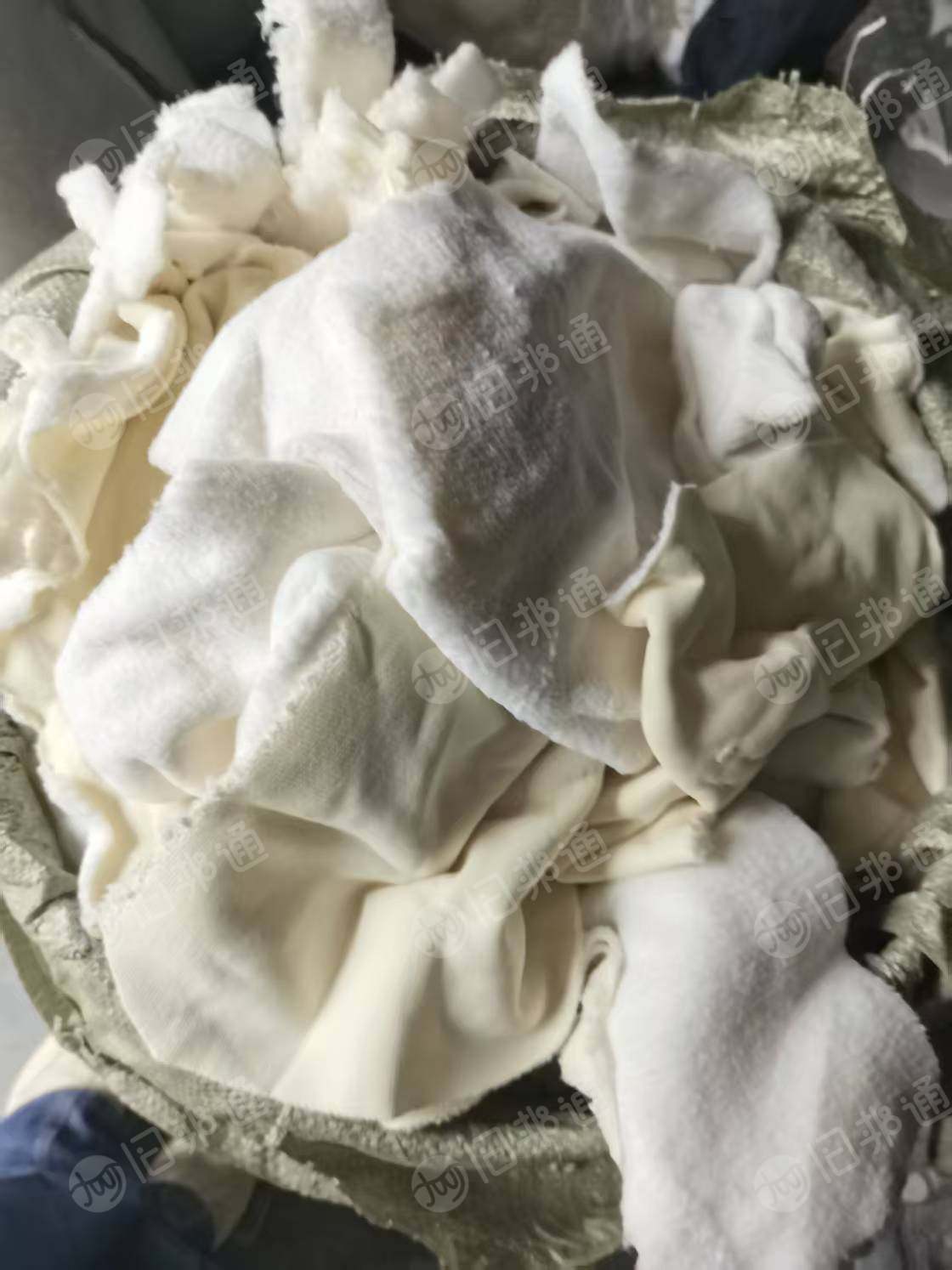 出售雨鞋上面的口子料和鞋里面的棉布，编织袋装，月供30-40吨