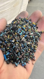长期出售橡胶电线皮破碎料,现货10吨左右