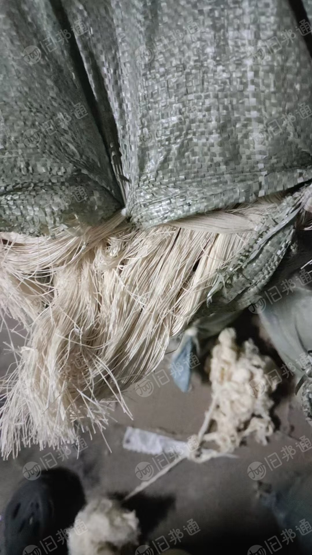 长期出售纺纱厂下脚料，涤棉布边纱，涤棉回丝，涤棉浆纱等，货在湖北襄阳