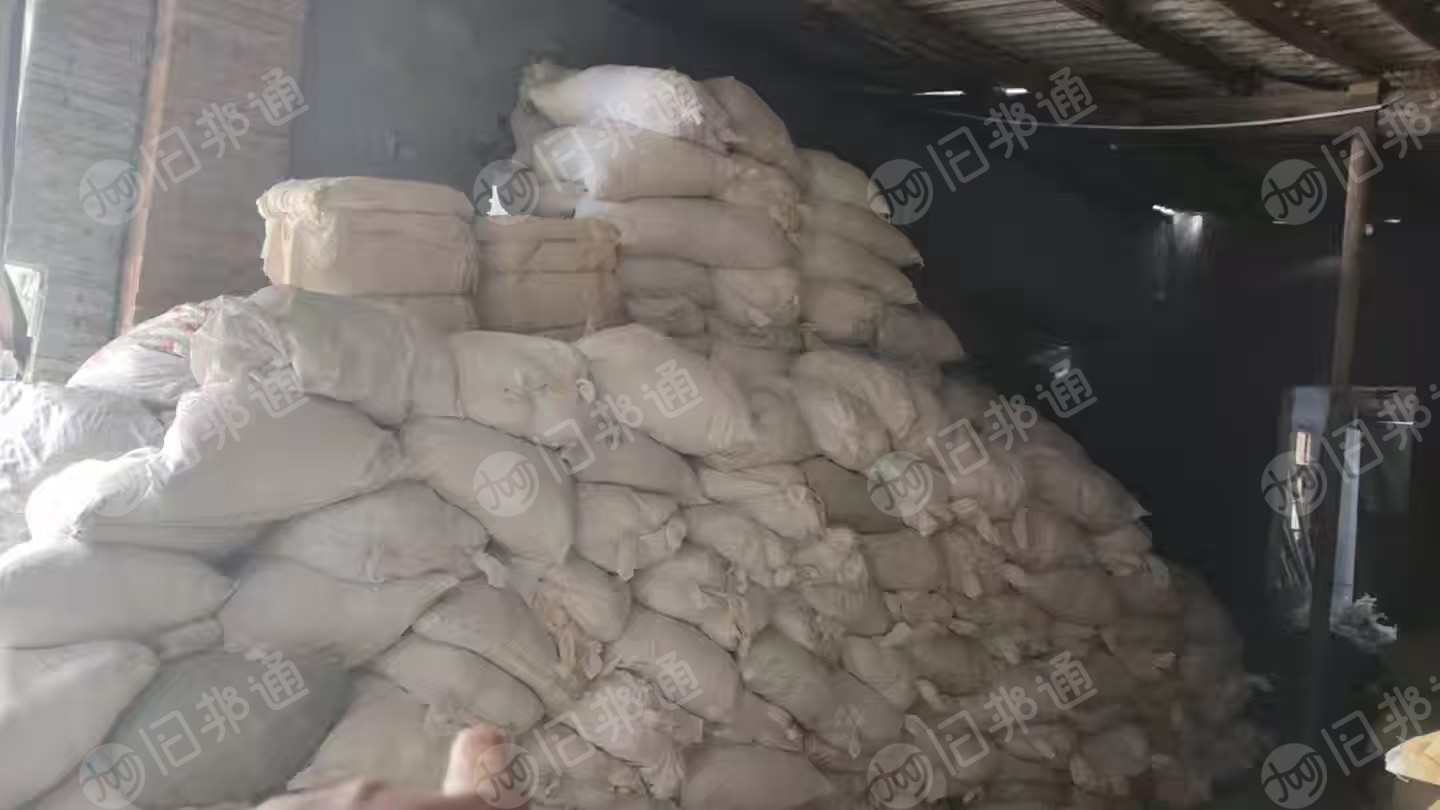长期出售纺纱厂下脚料，涤棉布边纱，涤棉回丝，涤棉浆纱等，货在湖北襄阳