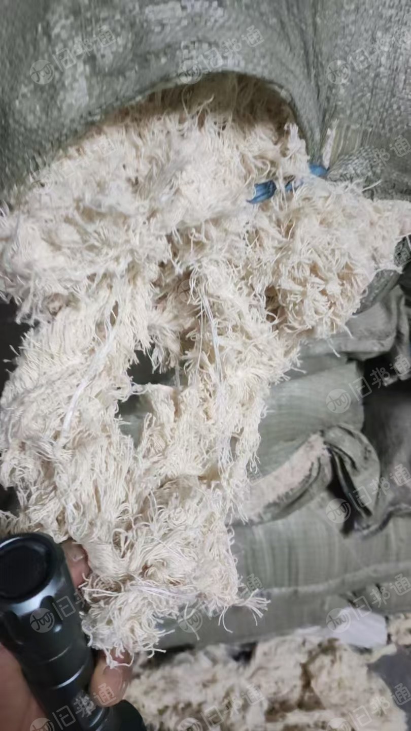 长期出售纺纱厂下脚料，涤棉布边纱，涤棉回丝，涤棉浆纱等，货在湖北襄阳