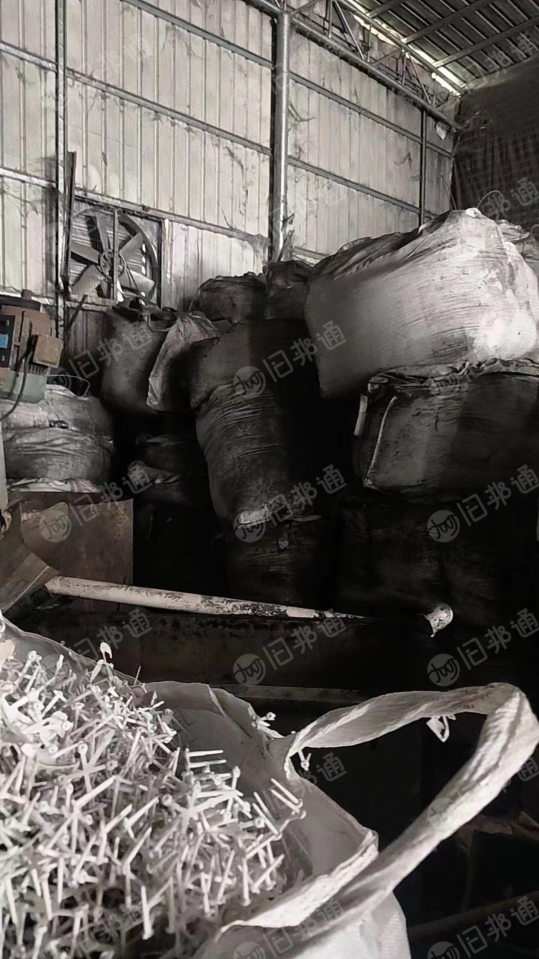 长期出售塑料炭黑，现货40吨左右