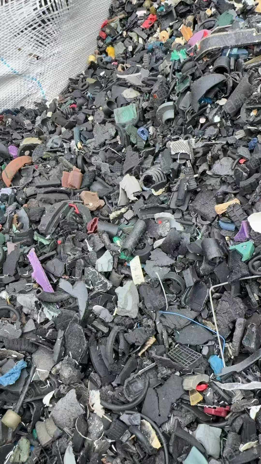 出售混合的橡胶破碎料,橡胶含量90%