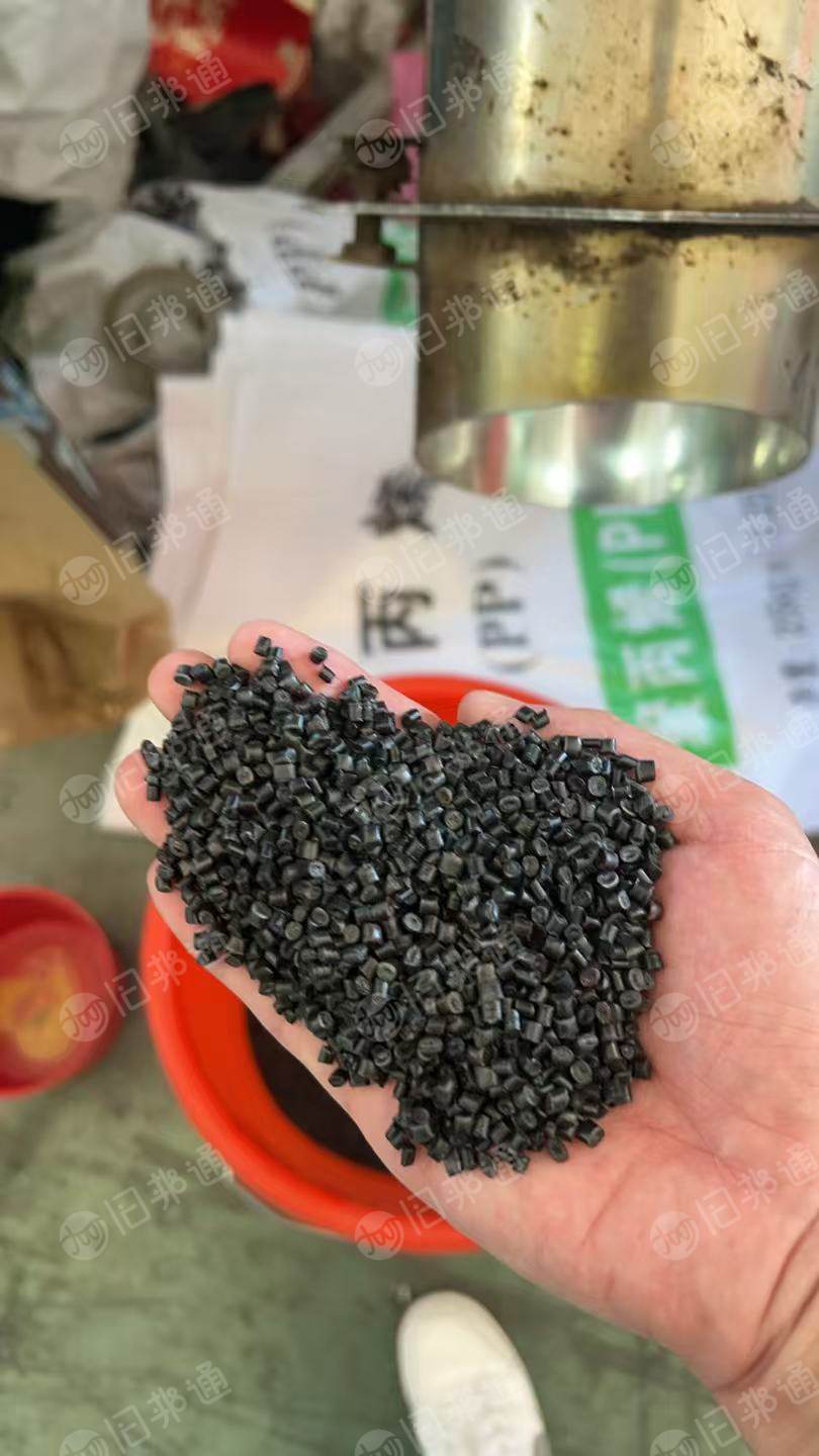 大量出售纯pp无纺布再生颗粒，80目和120目都有，现货量七八百吨