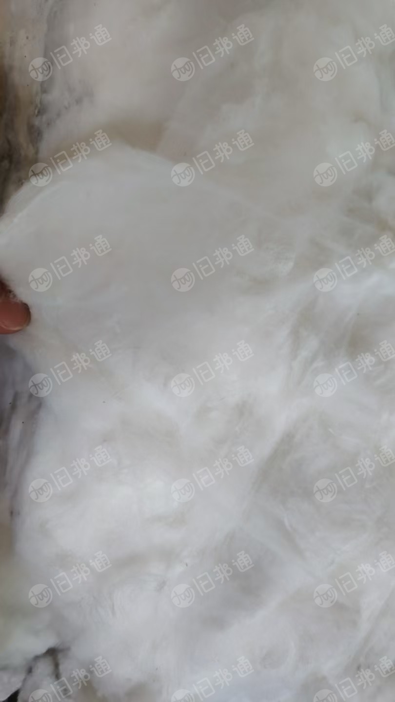 出售一批运输下来的无纺布原料，复合纤维PE/PET,外面被烟熏，里面被水浇了