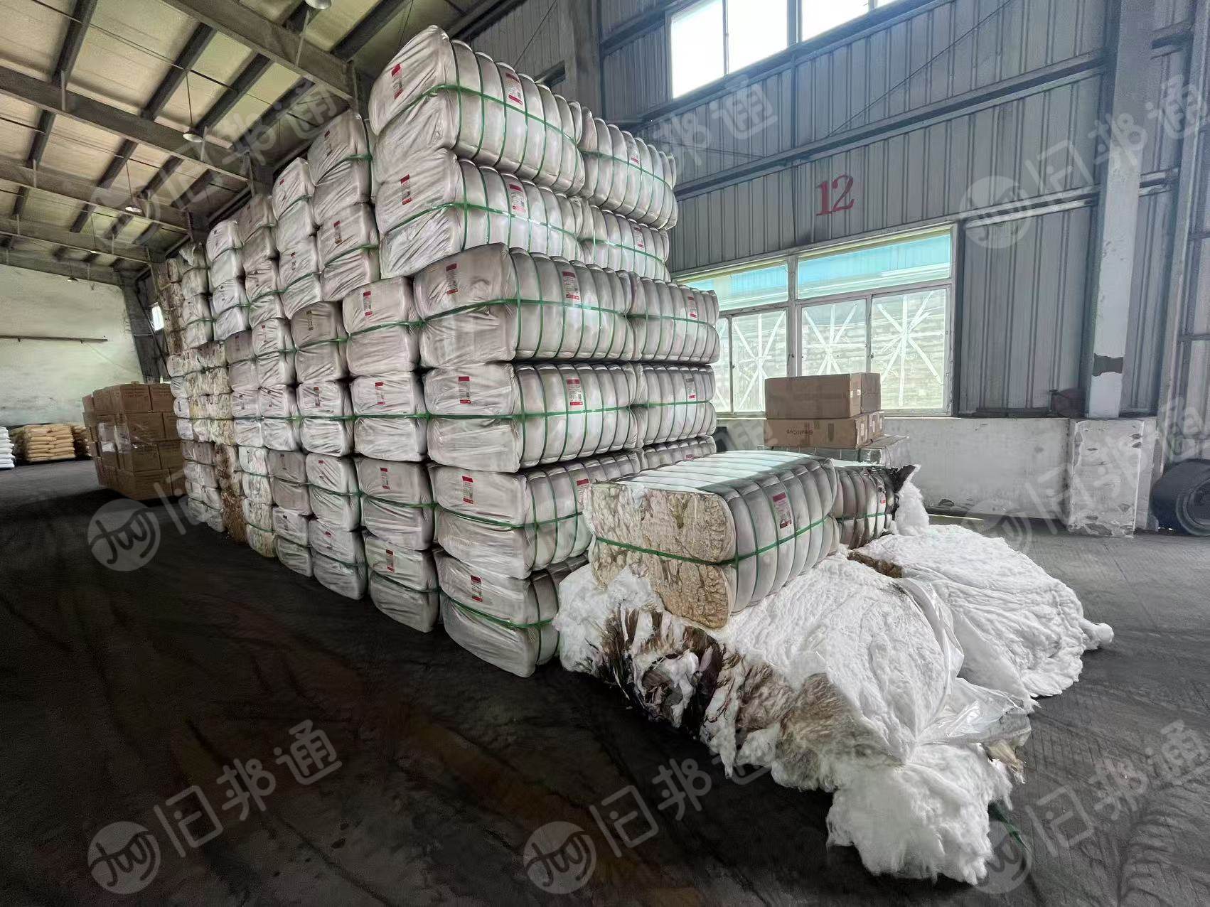 出售一批运输下来的无纺布原料，复合纤维PE/PET,外面被烟熏，里面被水浇了