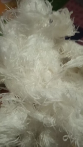 出售纺纱厂下来的涤纶废丝，涤纶丝，现货三四吨