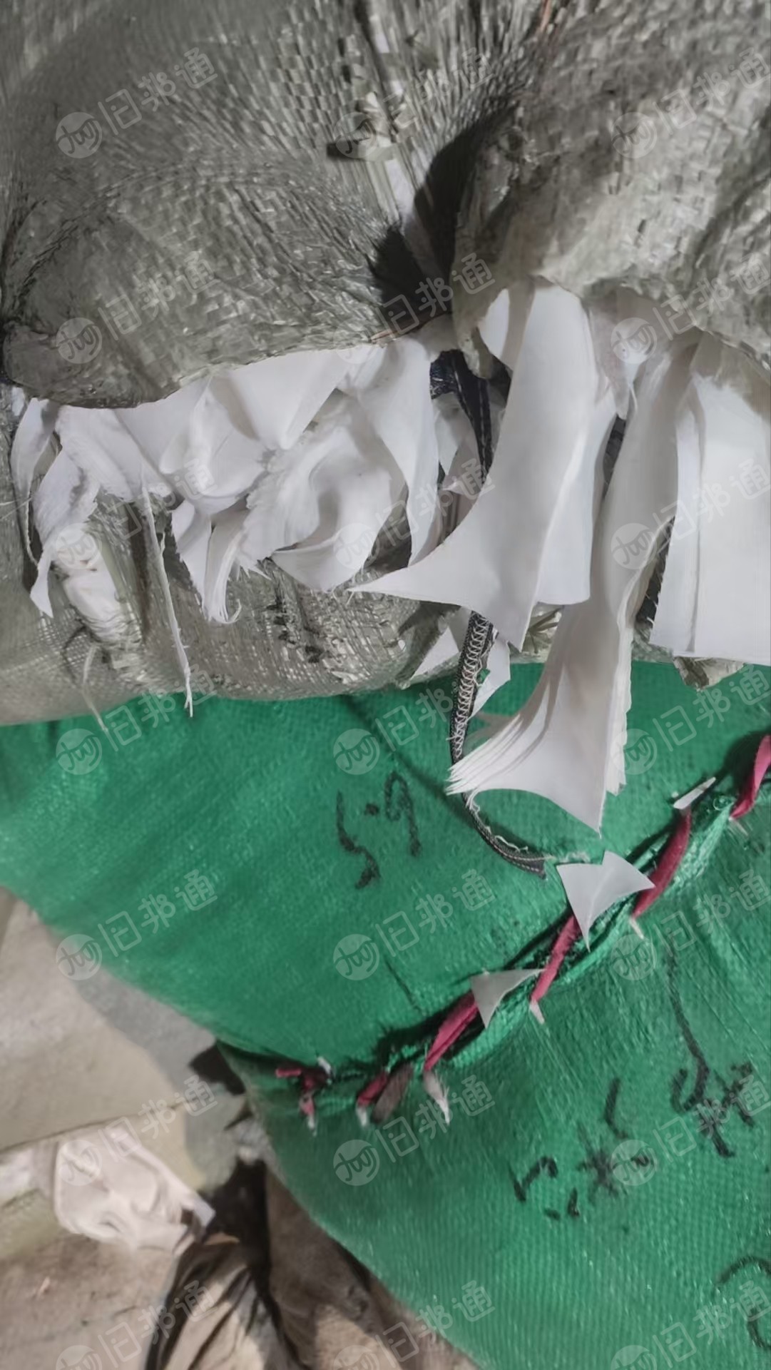 长期大量出售白色开花料，涤棉废布，含棉80以上，有分针织梭织，月供几十吨，货在湖南株洲