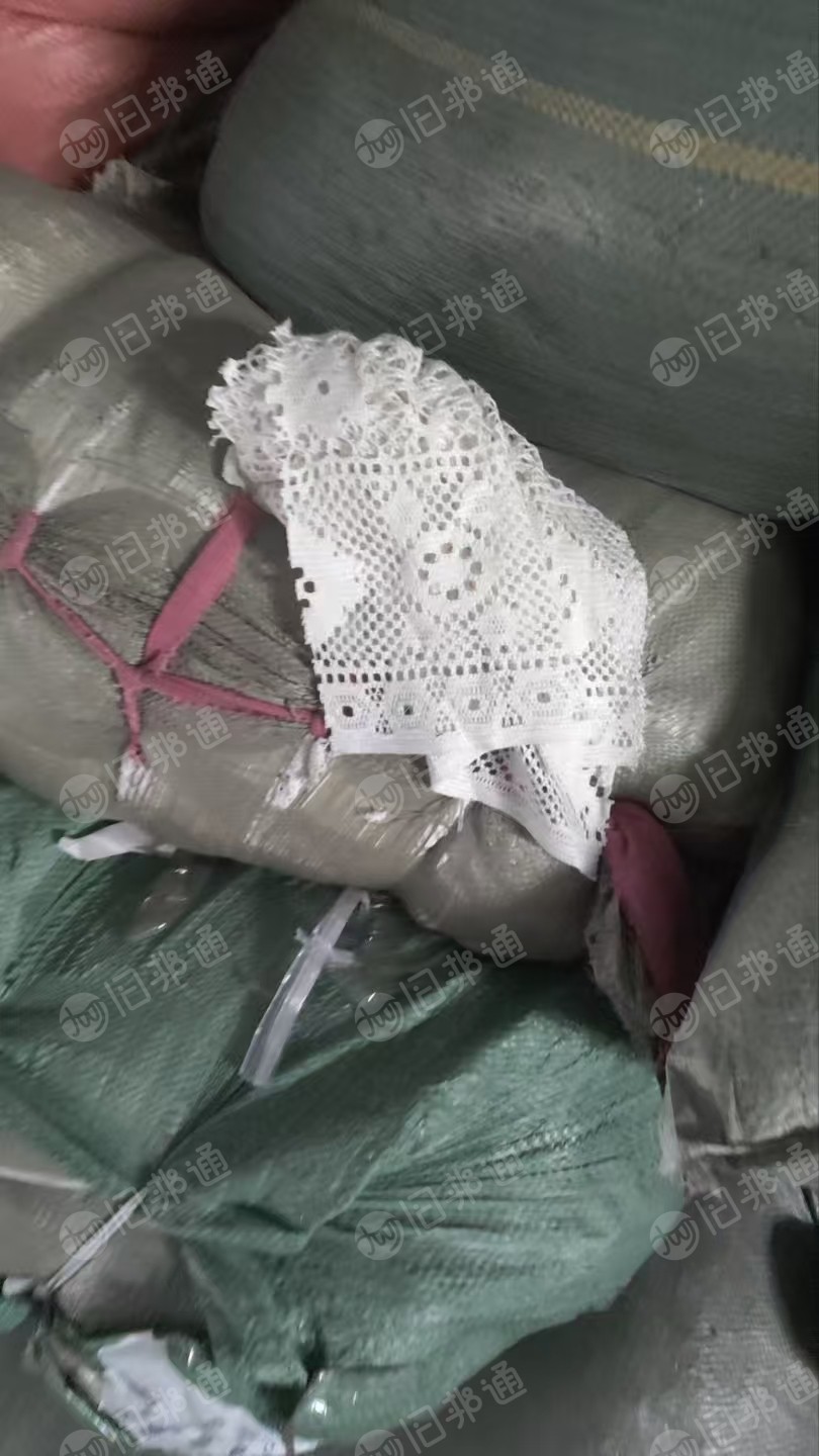 长期大量出售白色开花料，涤棉废布，含棉80以上，有分针织梭织，月供几十吨，货在湖南株洲
