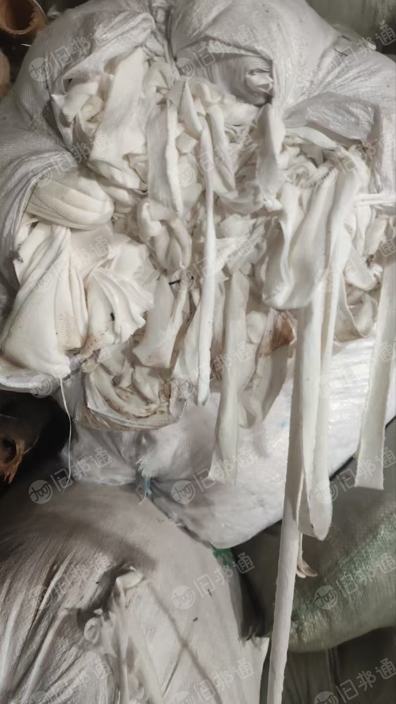 长期大量出售白色开花料，涤棉废布，含棉80以上，有分针织梭织，月供几十吨，货在湖南株洲