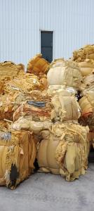 长期出售废海绵家具海绵，家具厂下来的，少量带皮，都是打包好的，现货20多吨，货在贵州安顺