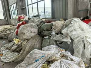 出售杂膜炼油料，生活垃圾料，月供500吨