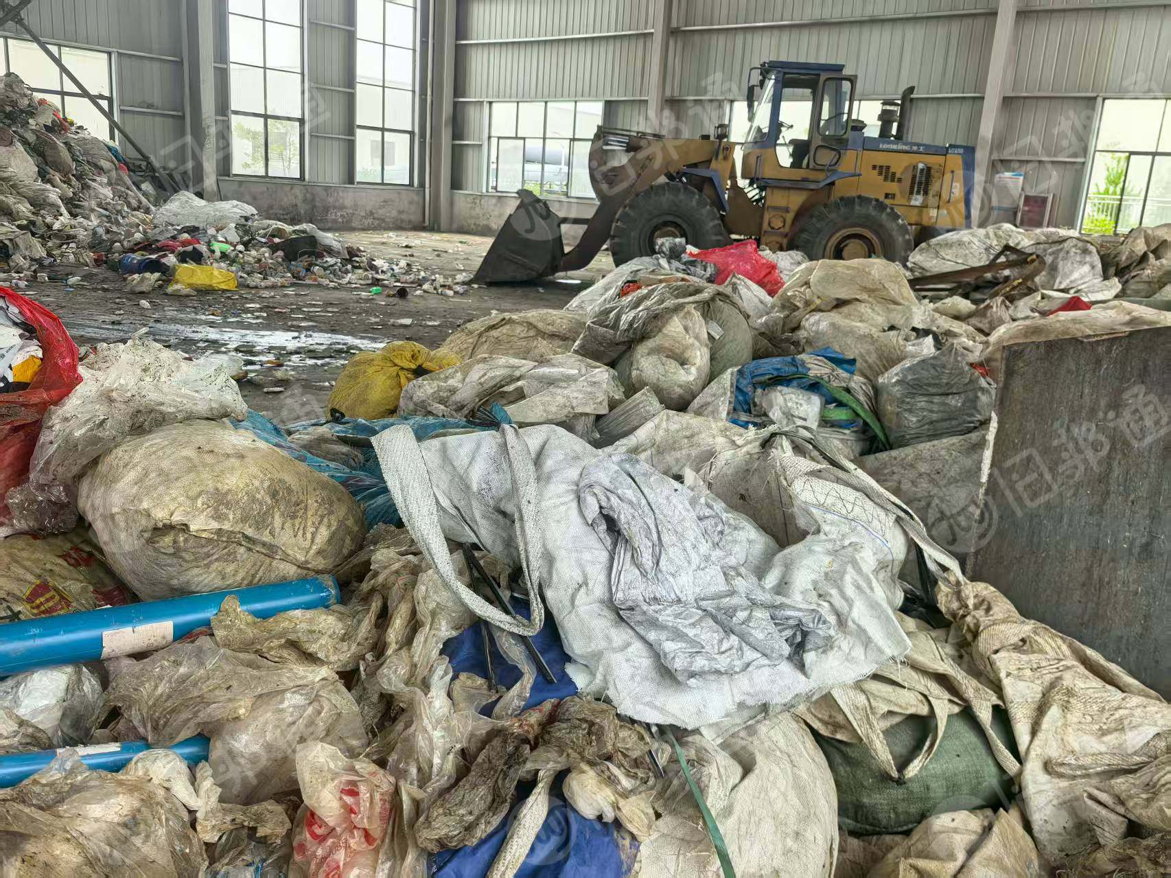 出售杂膜炼油料，生活垃圾料，月供500吨