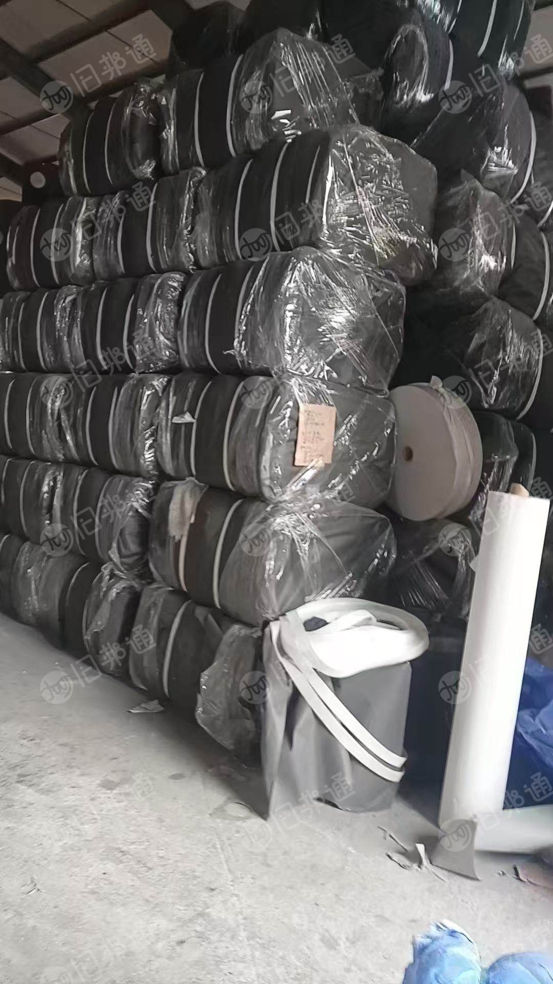 长期出售无纺布边角料，高棉边角料，含粘胶70涤30，现货有四五十吨，货在河北石家庄