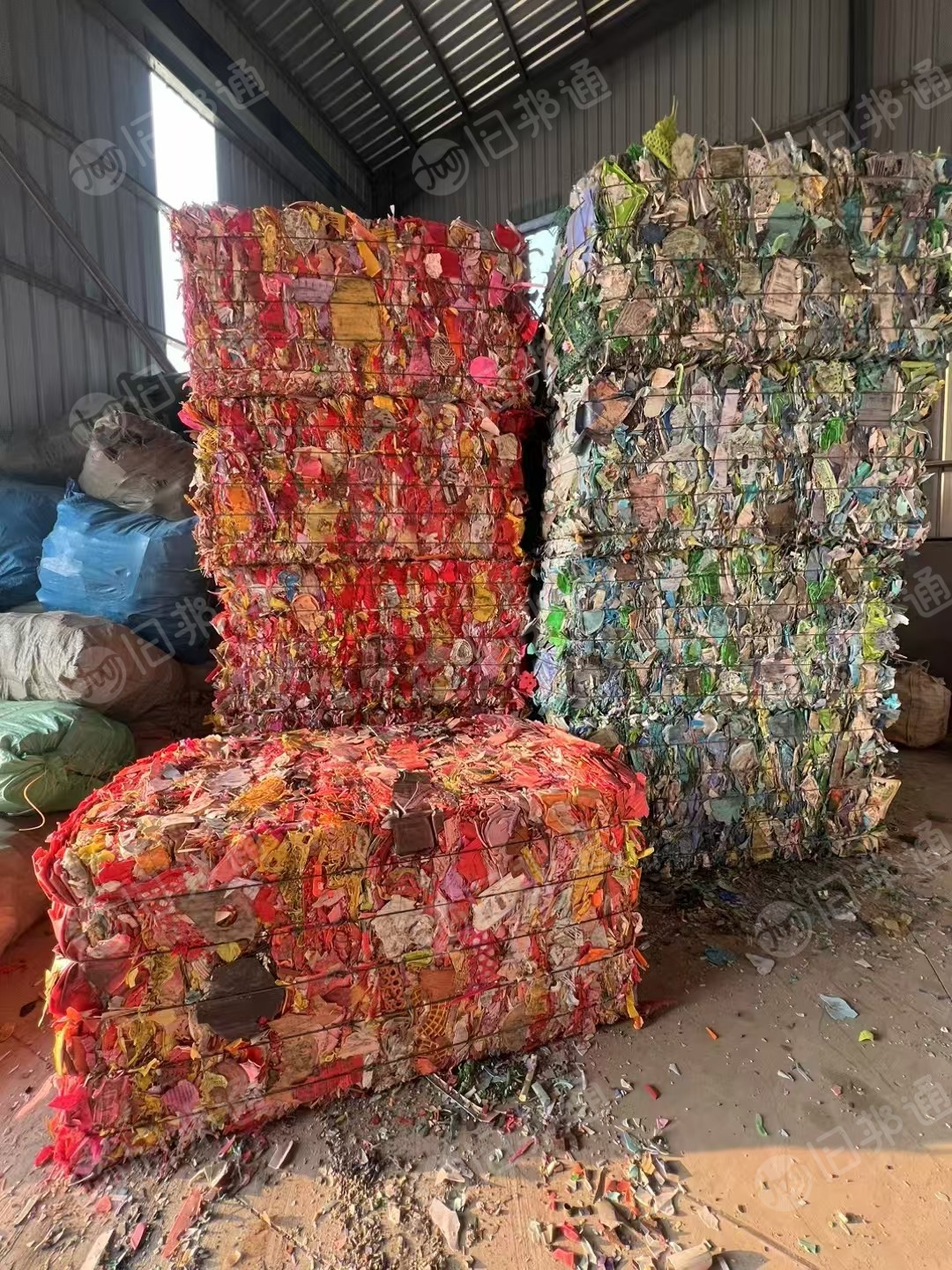 出售分色丙压块，红蓝丙压块，黑丙压块，现货十来吨