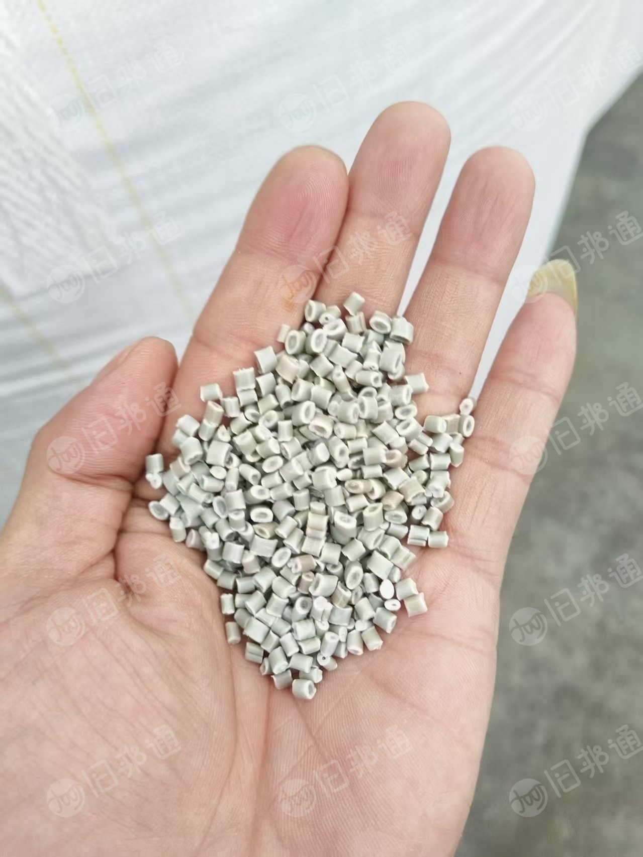 出售纯吨袋颗粒，过5张80目，大白特白三级料都有