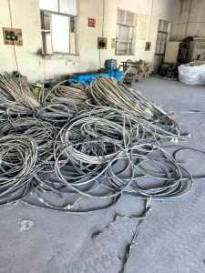 常年大量出售PVC电缆皮毛料和破碎料,月供一挂车以上