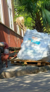  出售二手吨包袋，装聚酯切片下来的，装1100KG的