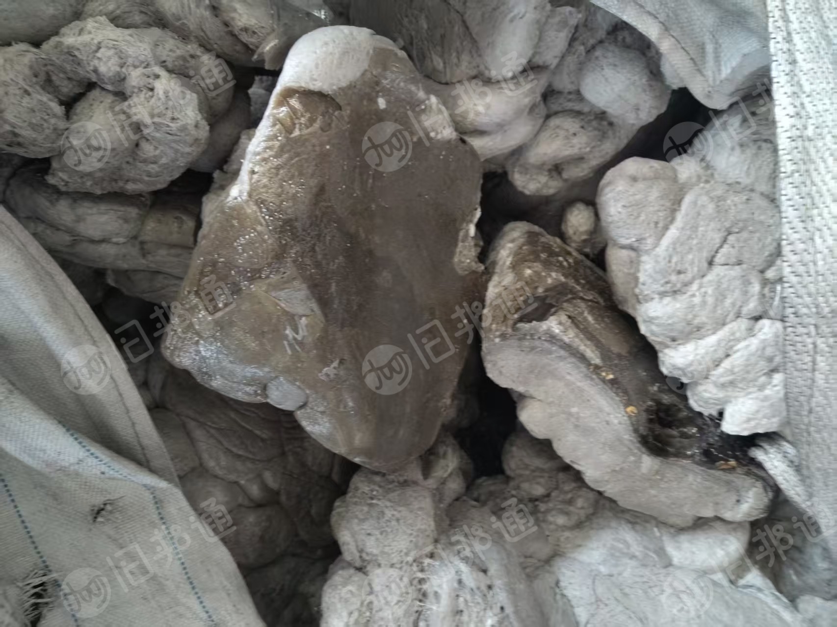 出售EPS热熔块，月供15吨