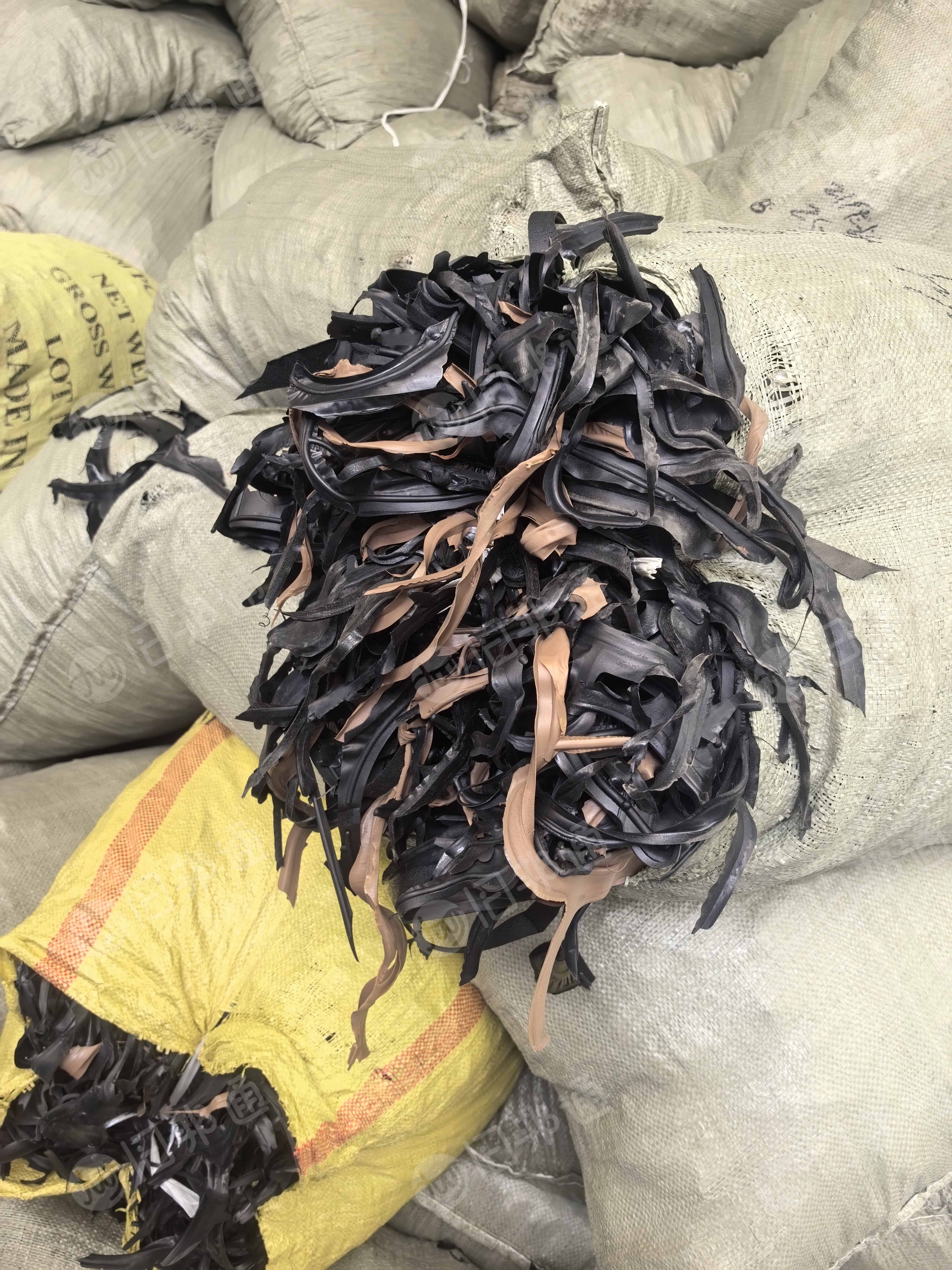 长期出售废橡胶鞋底,边角料