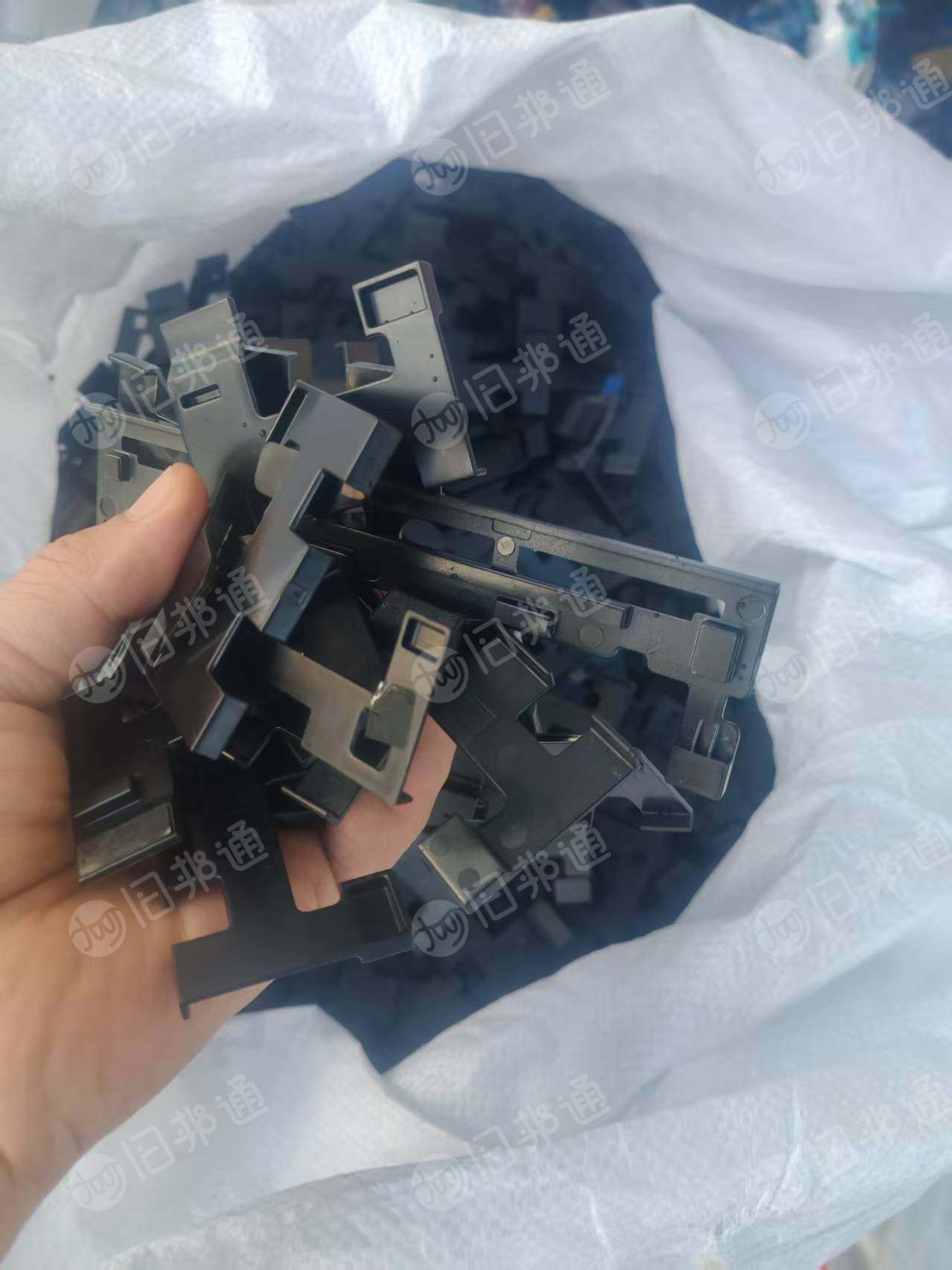 长期出售黑色PC毛料，电子厂下来的