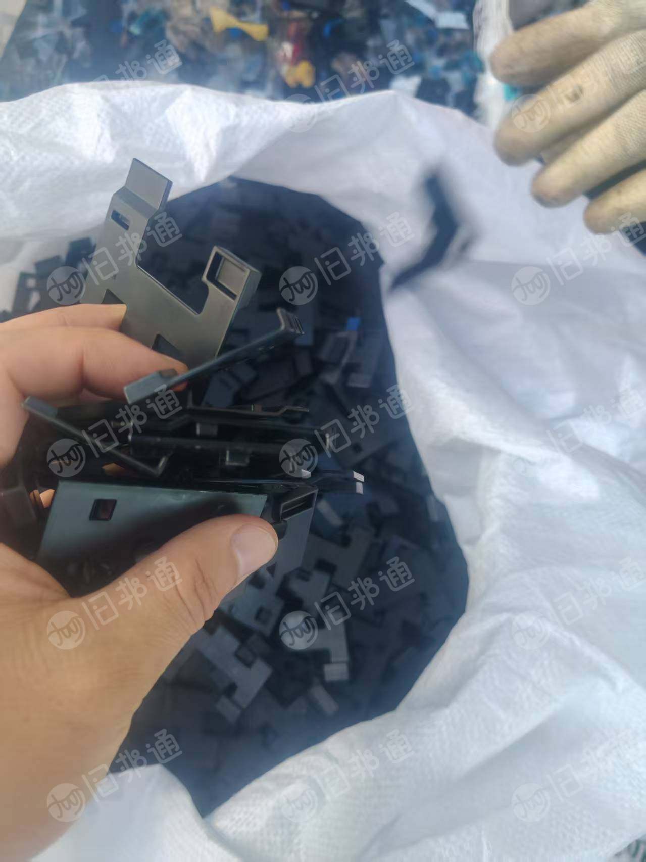 长期出售黑色PC毛料，电子厂下来的