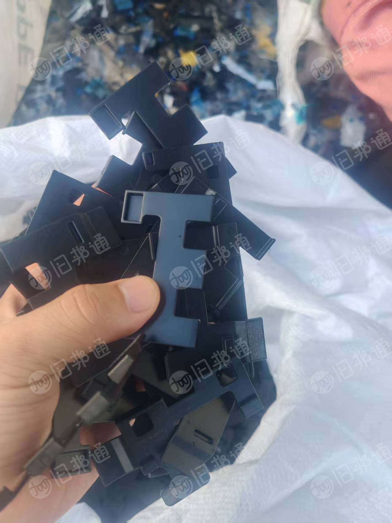 长期出售黑色PC毛料，电子厂下来的