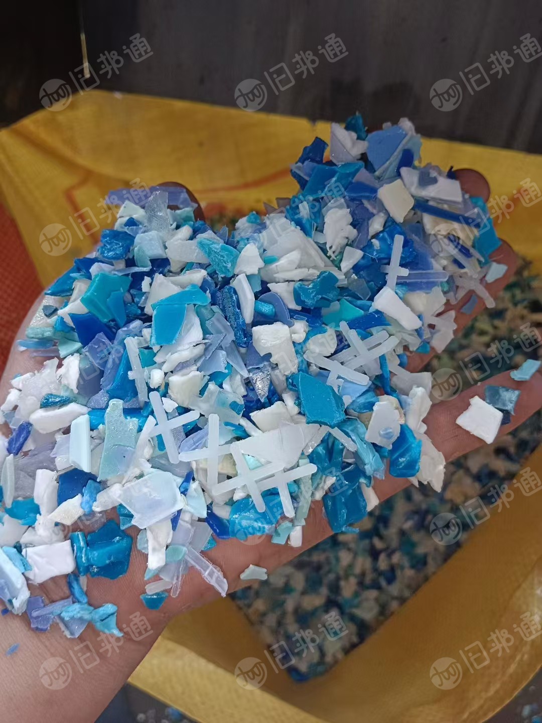 出售PP蓝白框破碎料，现货十几吨