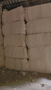 长期出售开松好的棉被，化纤棉，再生棉，现货几十吨