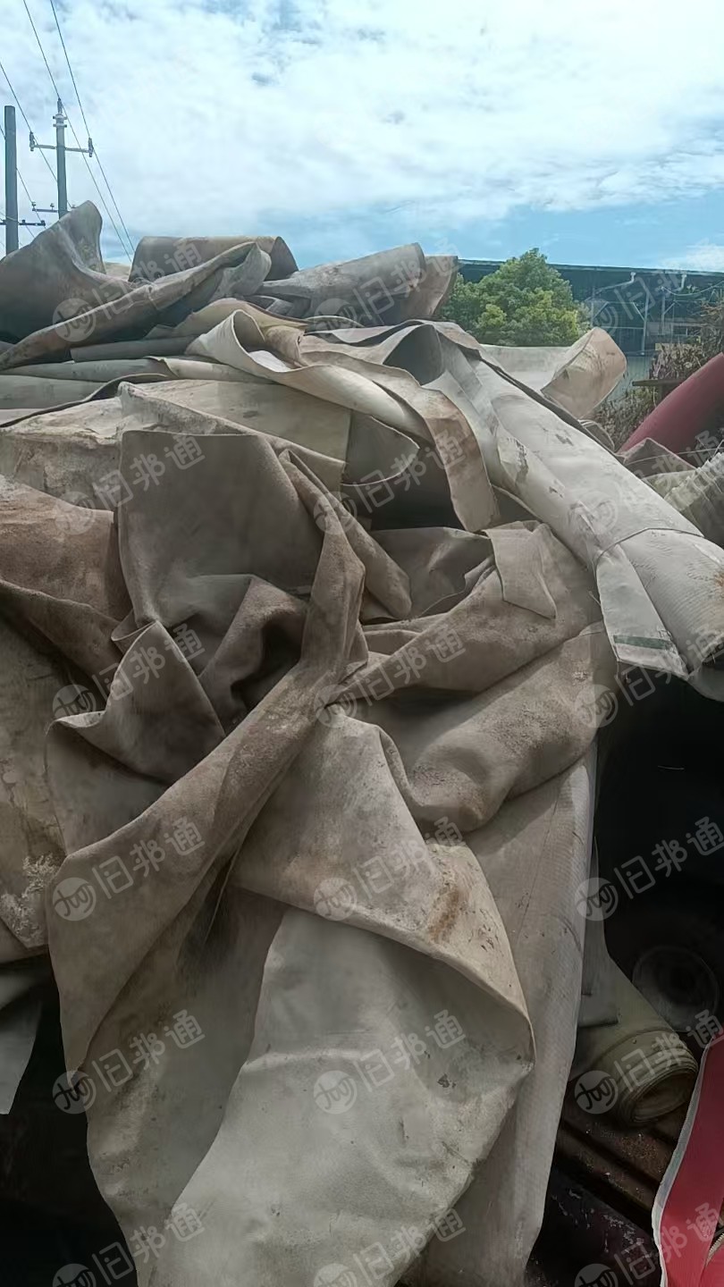 长期出售造纸厂下来的无纺布，无纺布边角料，现货四五吨