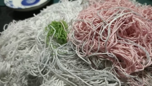 长期出售合线厂下来的涤纶废丝，涤纶丝，杂色，可以造粒，现货有6吨，货在山东滨州