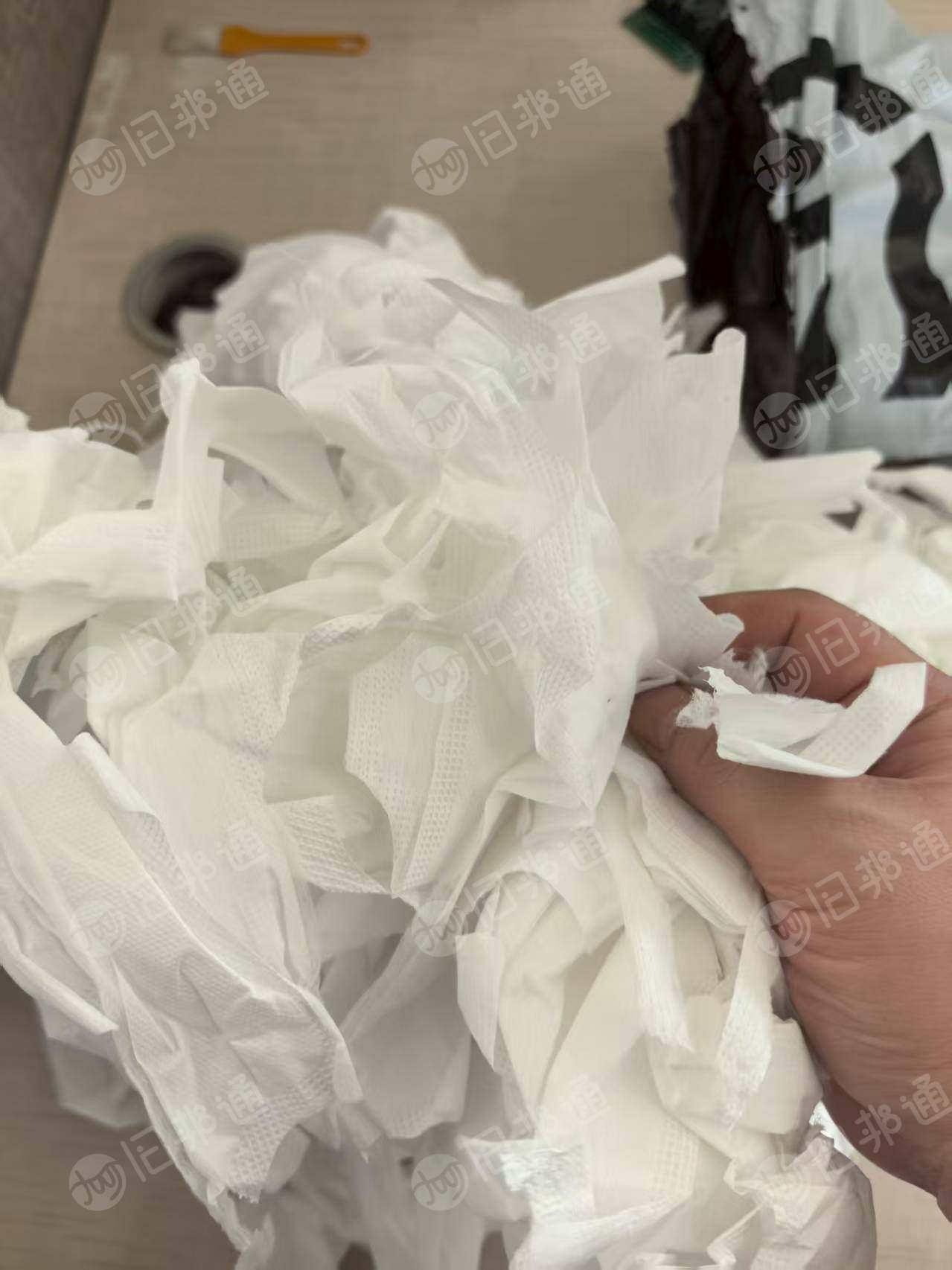 长期出售白色卫生巾边角料，复合无纺布边角料，月供60-70吨，打包好的，可以造粒，货在四川成都
