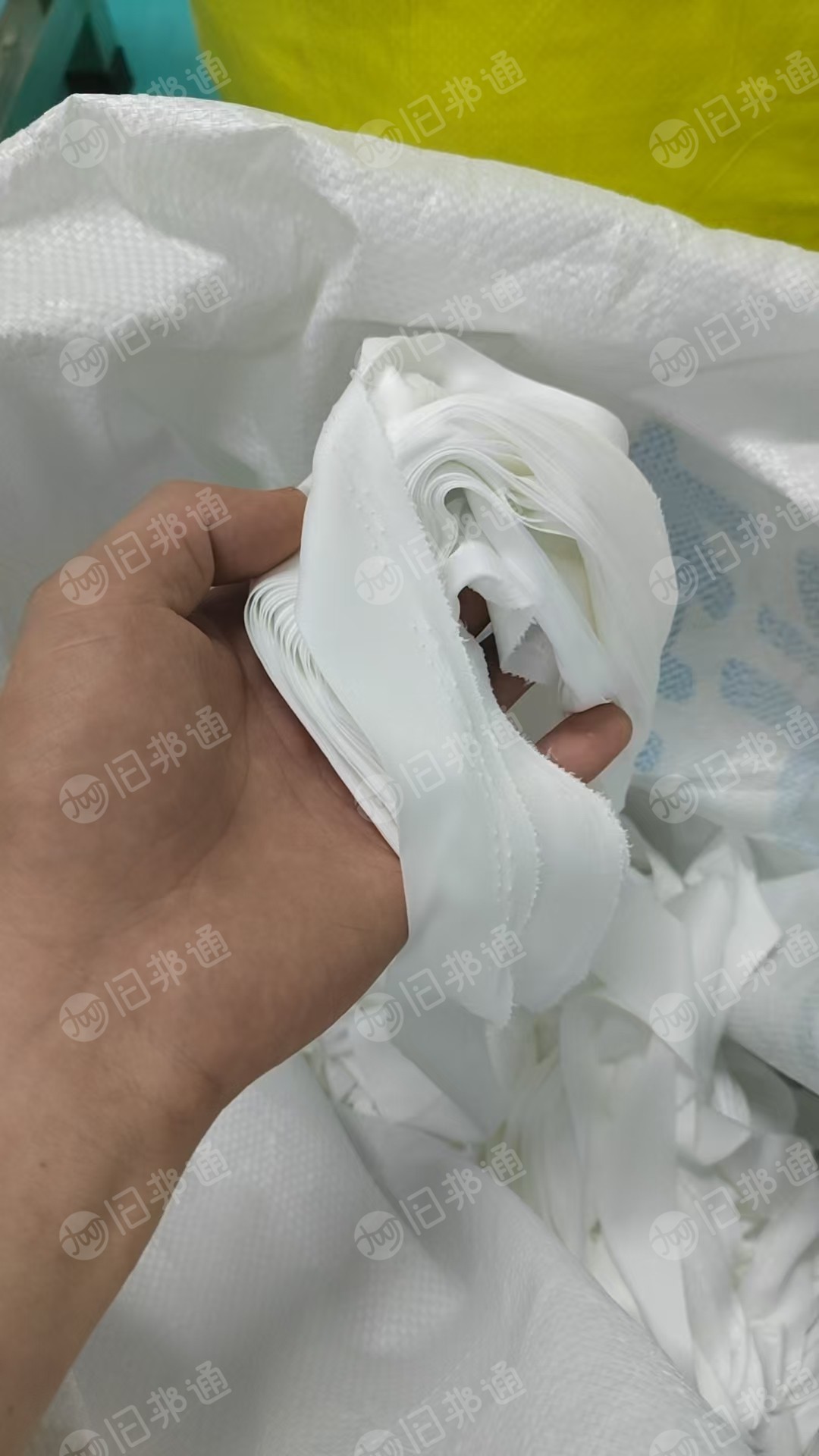厂家出售无尘布边角料，无尘布切边条，宽3-8公分不等，可以做擦机布，现货只有2吨，货在广东惠州