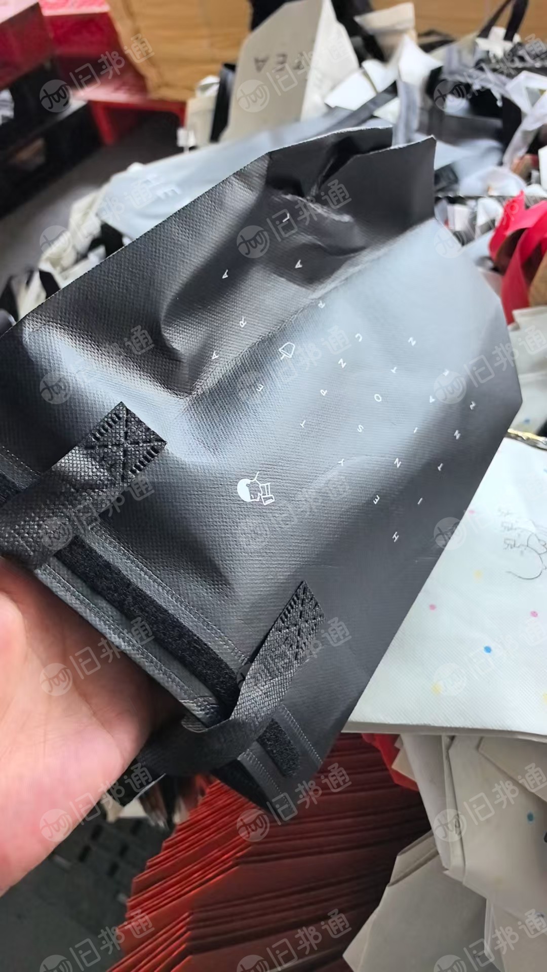 长期出售pp无纺布边角料，外卖保温袋边料，月供40吨左右