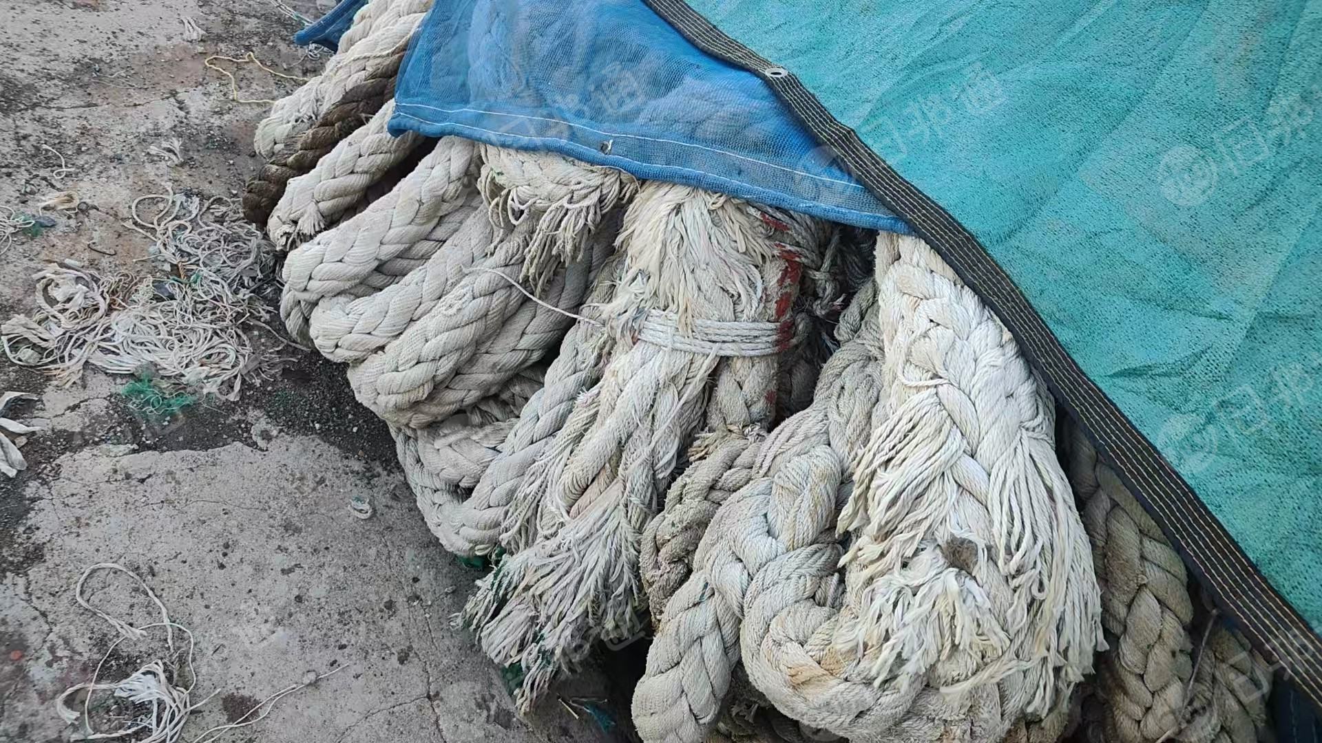 长期出售废旧缆绳，纯棉材质，可以开花，现货有10来吨，货在浙江舟山