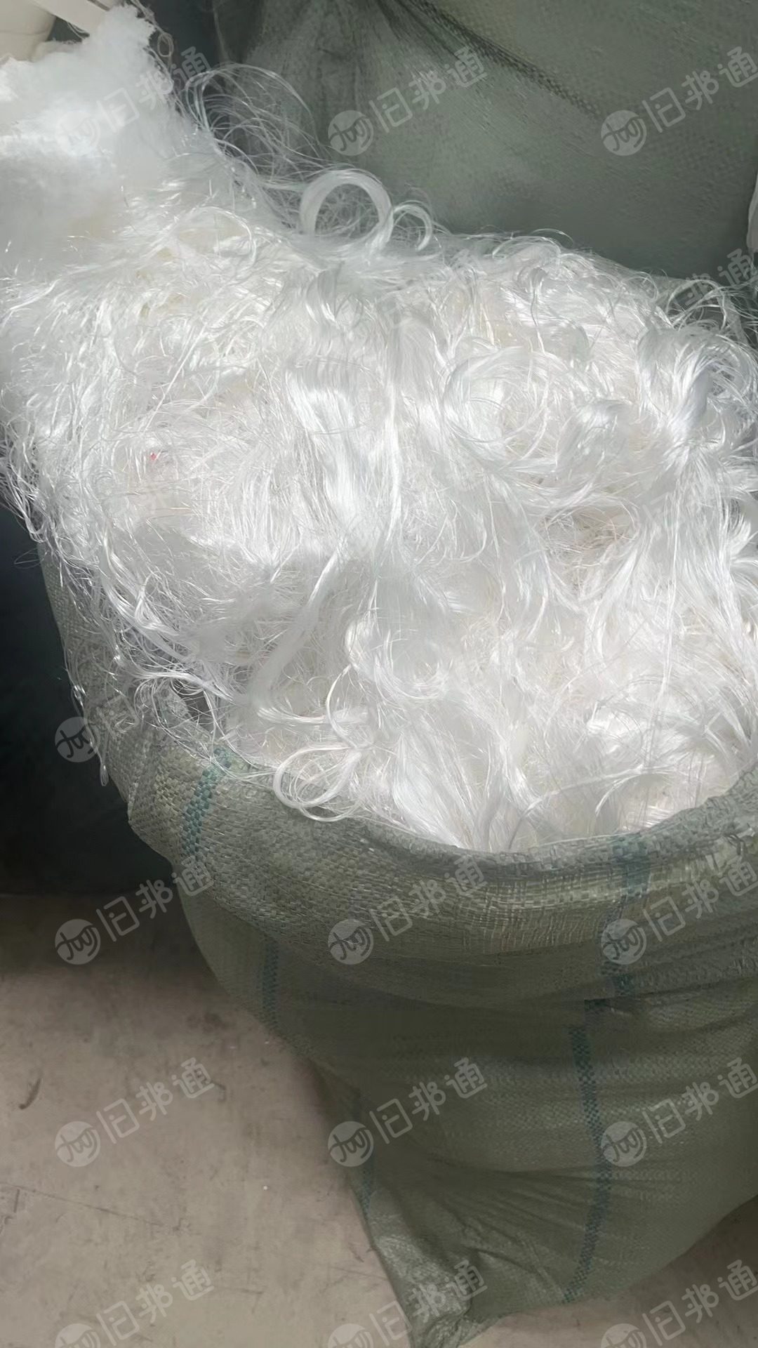 长期出售涤纶废丝,纺纱厂下来的,水丝水含量30%左右,有30吨左右,干丝有30多布袋