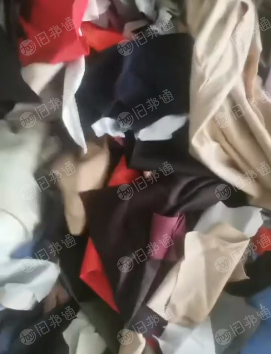 长期出售锦纶废布，锦氨废布，箱包厂下来的，现货各有十多吨